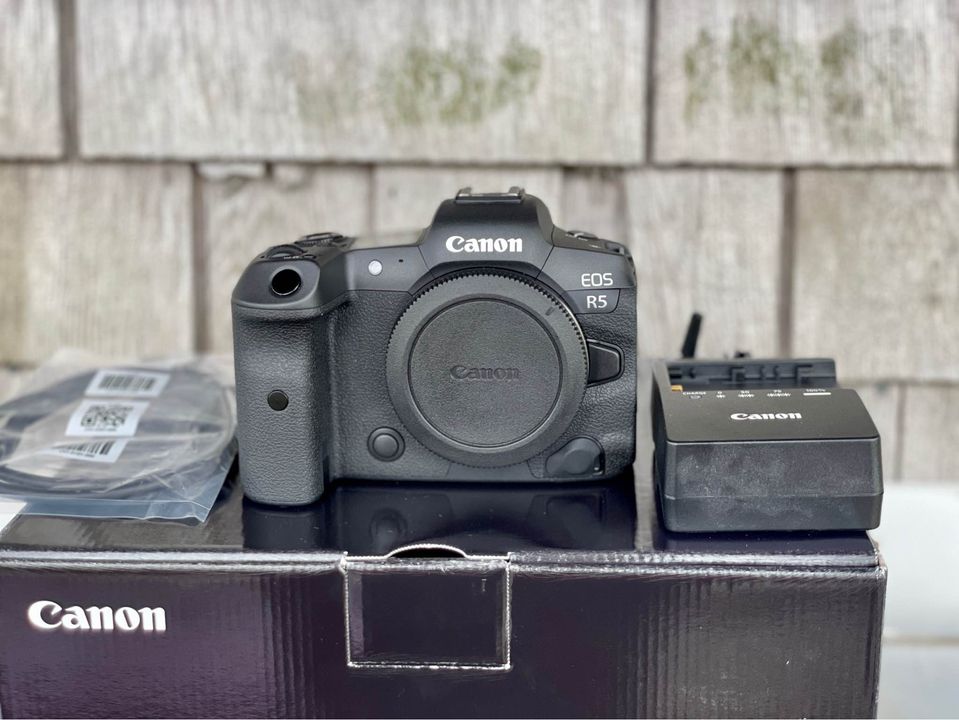 Canon EOS R5 8K mirrorless camera