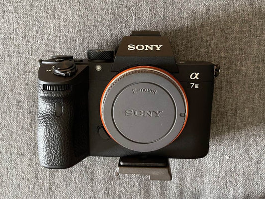 New Sony a7 III ILCE7M3/B Full-Frame Mirrorless Interchangeable-Lens Camera