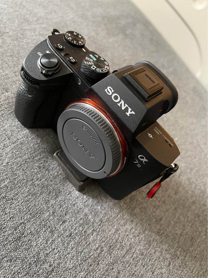New Sony a7 III ILCE7M3/B Full-Frame Mirrorless Interchangeable-Lens Camera