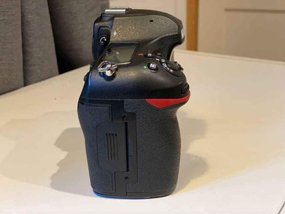 Light Used Nikon D850 - Black (Body Only)