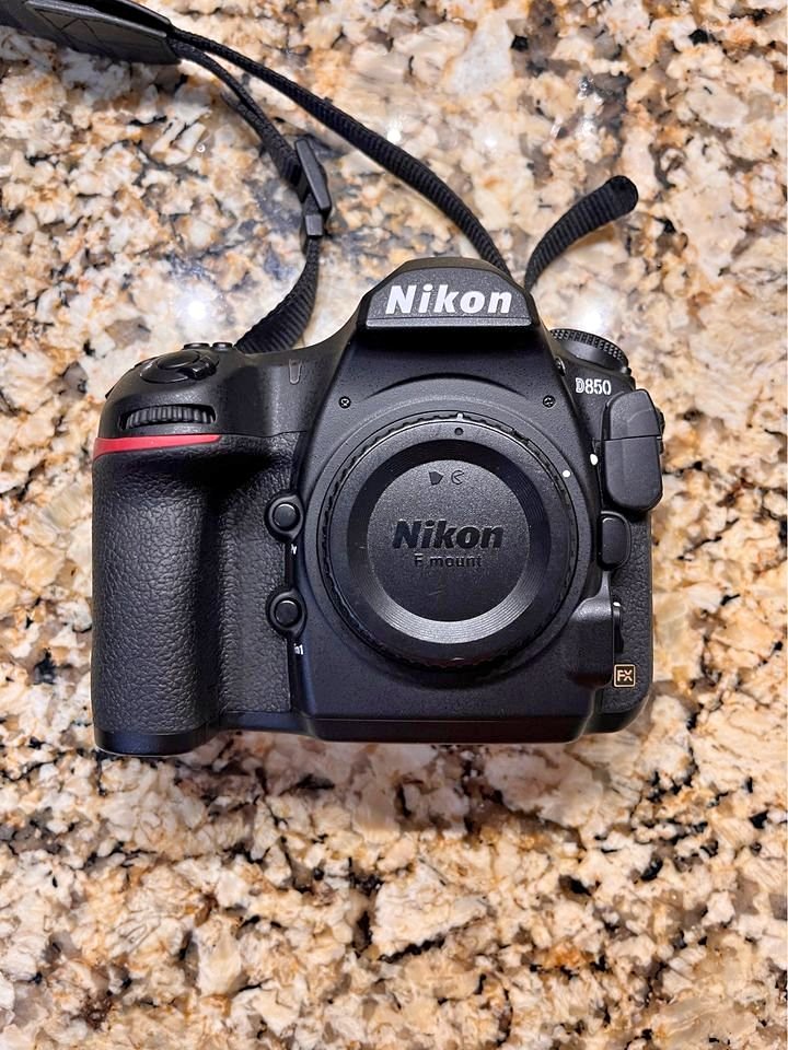 Nikon D850 with Lexar 128gb 270mb/s SD