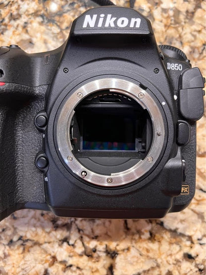 Nikon D850 with Lexar 128gb 270mb/s SD