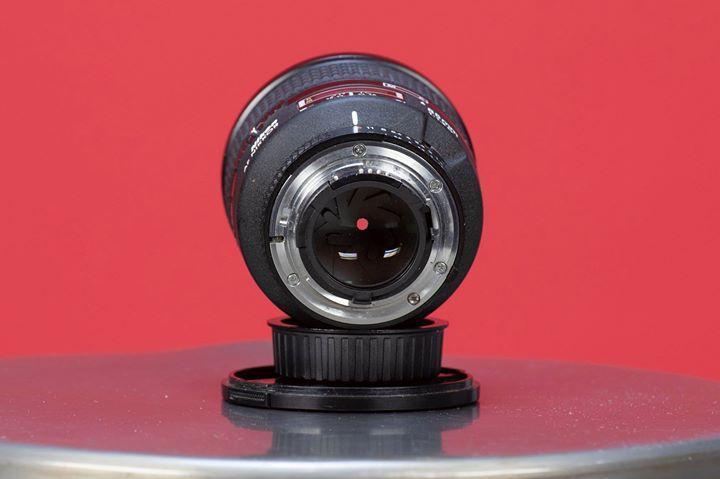 Nikon 85mm f/1.4D AF Nikkor Lens for Nikon Digital SLR Cameras